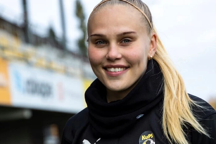 Female footballer missed the national team match because the coach confused her with a 51-year-old former player
