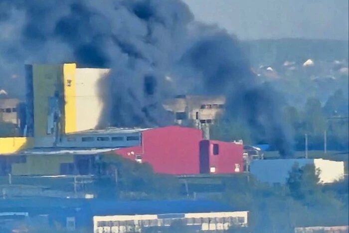 In Saransk brennt eine Fabrik zur Herstellung von optischen Fasern (Fotos, Videos)