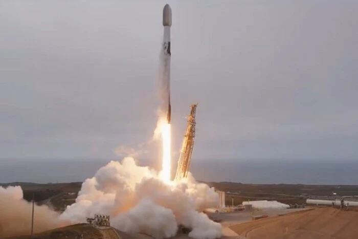The new Falcon 9 rocket launched 27 Starlink satellites into orbit