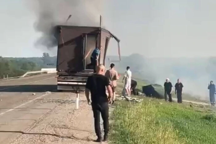 Одна из грузовиков, участвовавших в спецоперации «Паутина», взорвалась (видео)