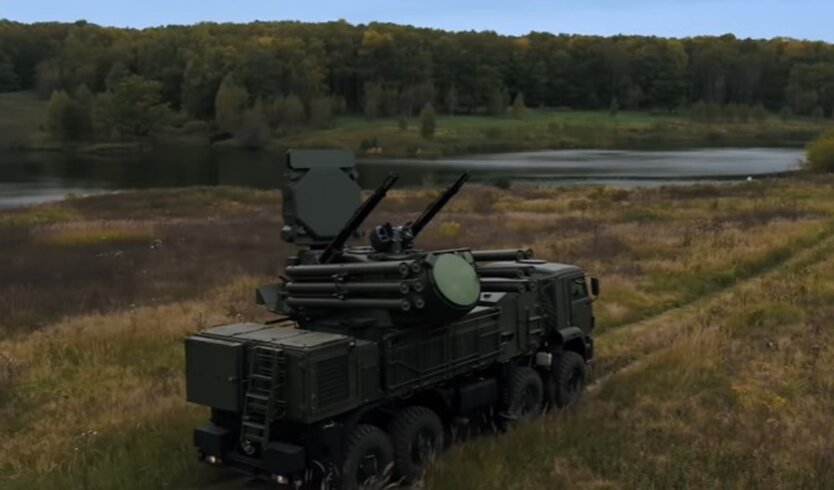 Der SBU hat 3 russische Hubschrauber und das 'Pantsir-S1' auf dem Flughafen 'Kirovskoye' in der Krim zerstört