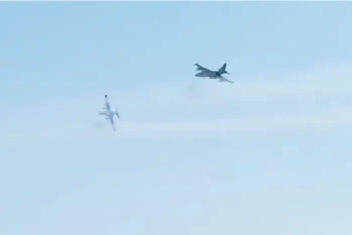 Russischer Su-25 hat seinen Partner abgeschossen (Video)