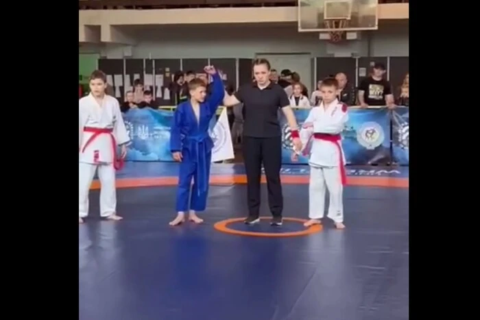 Young athlete astonished with noble deed at the Ukrainian grappling championship (video)
