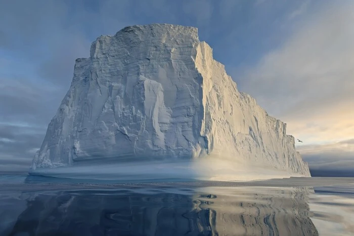 An iceberg the size of Khreshchatyk is drifting near the 'Akademik Vernadsky' station