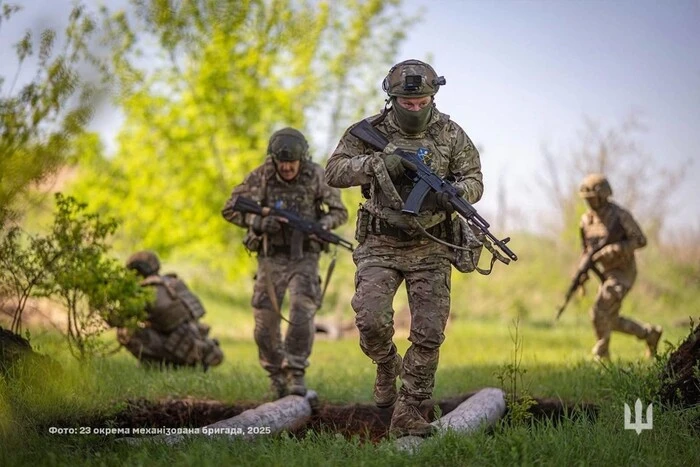 Karte der Kampfhandlungen in der Ukraine am 15. Mai 2025