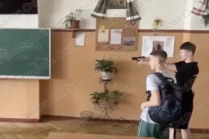 Во Львове школьник выстрелил в одноклассника «по договоренности»: реакция полиции