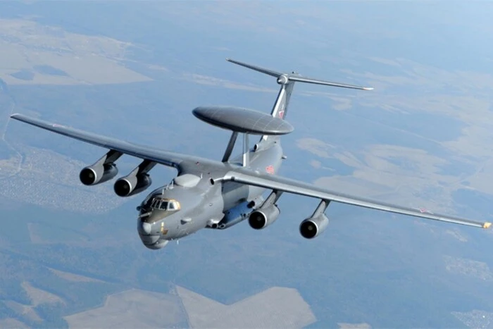 На аэродроме 'Иваново' разрушен как минимум один самолет А-50: спутниковое изображение