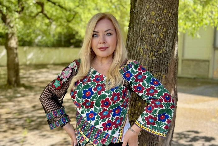 67-летняя Оксана Белозир поразила фотографией в вышиванке