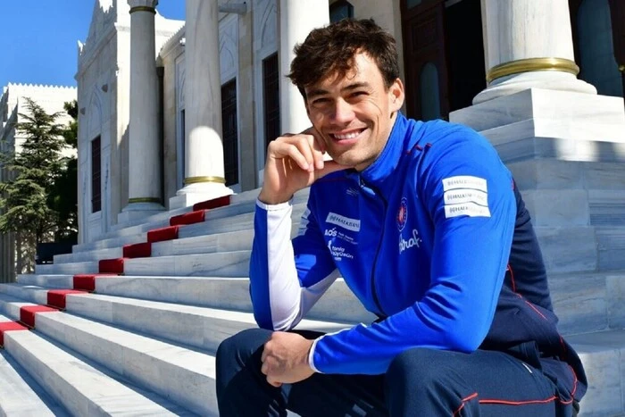 The titled American volleyball player has decided to continue his career in Russia