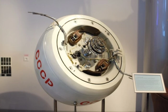Spacecraft falling to Earth