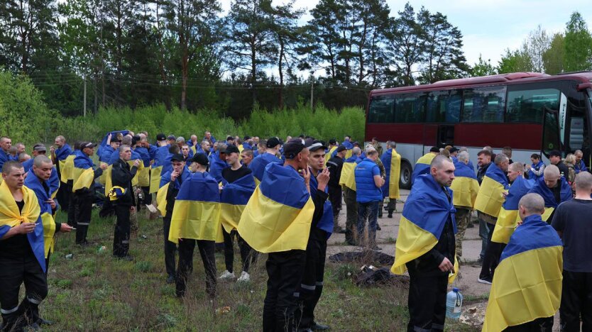 205 украинских военных дома