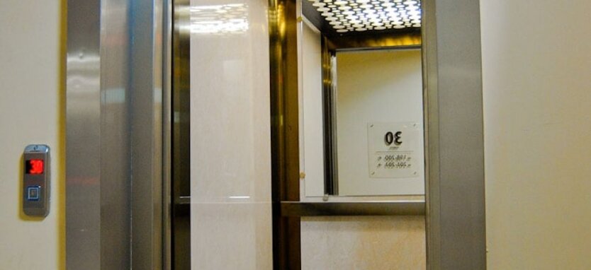 Mass Blocking of Elevators: Expert Popenko Reveals New Municipal Blackmail of Ukrainians