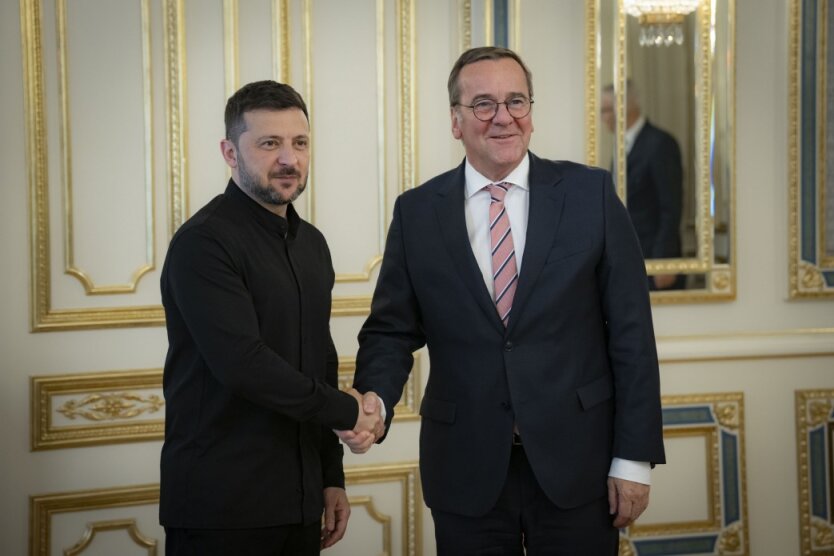 Зеленский сообщил о контратаках ВСУ на Сумщине и результатах визита министра обороны Германии