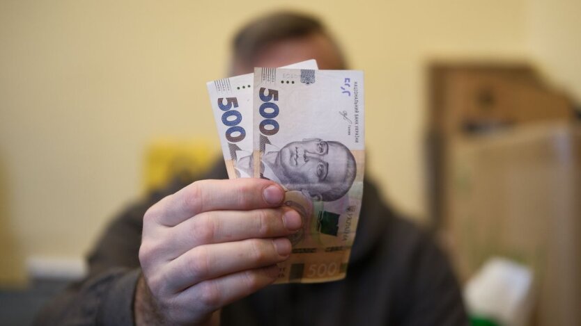 Для тих, хто взяв тисячу Зеленського: українцям озвучили важливе уточнення щодо виплат