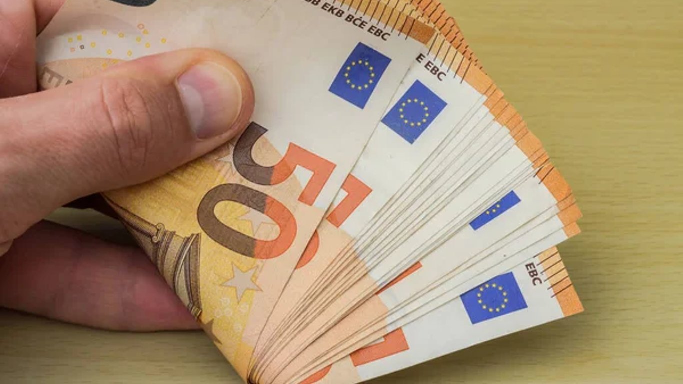 Mann stiehlt Geld von der Familie eines gefallenen Kämpfers - was das Gericht entschieden hat