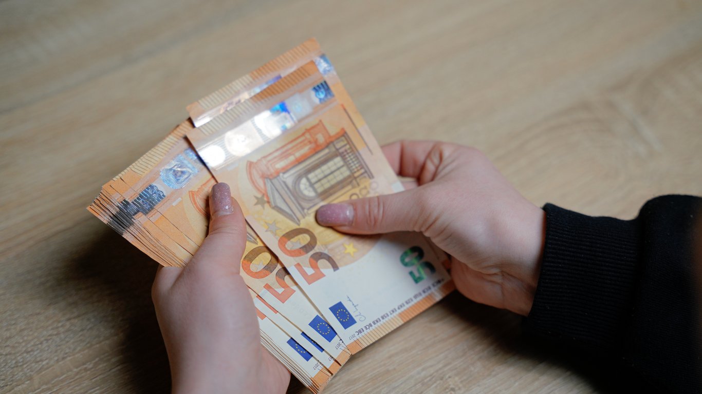 Купюра в 1 тысячу евро — действительно ли она существует