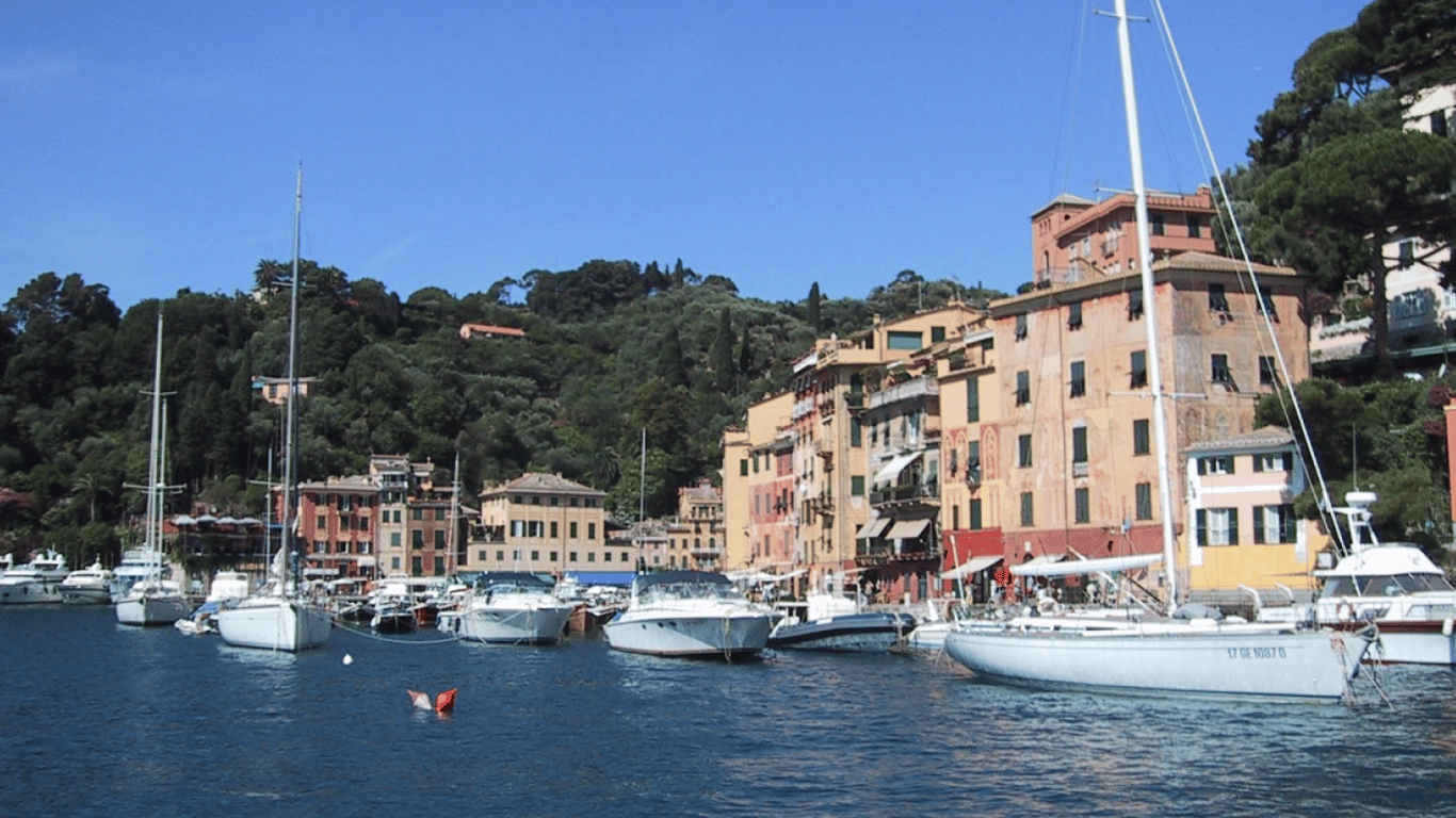 Resort in Italy to Penalize Tourists — What They Will Be Fined For