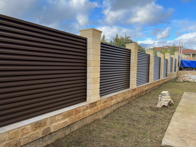 Ukrainians revealed the 'secret' norm: what height of the fence is allowed between neighbors