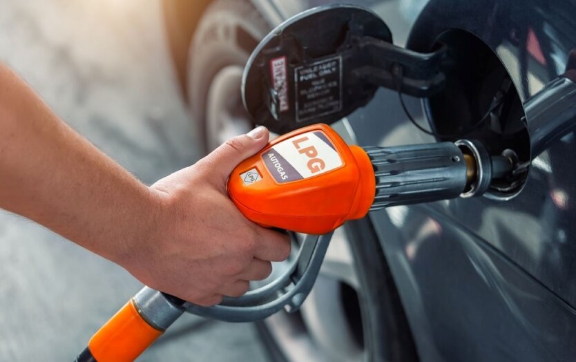 Ціни на бензин, дизель та автогаз: водіям показали, в яких областях заправка авто обійдеться дешевше